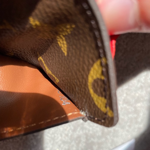 Louis Vuitton Sarah Wallet - Picture 10 of 13